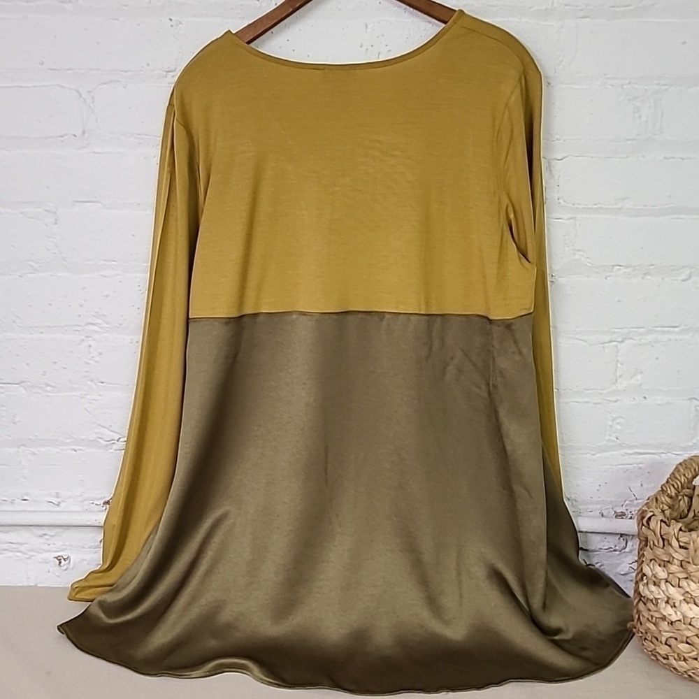 LOGO Tunic Size Large - Picture 4 of 4